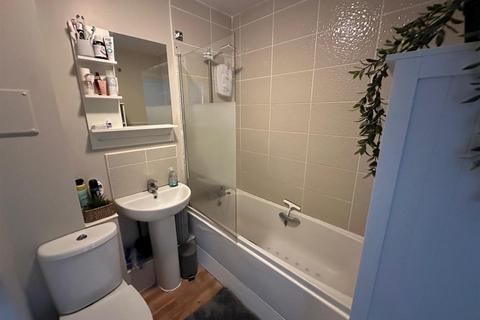 207 Wooldridge Close, Feltham, TW14 8BJ