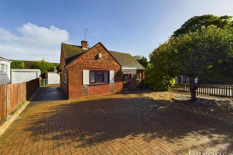 3 bedroom detached bungalow for sale, Hatch Lane, Basingstoke RG24