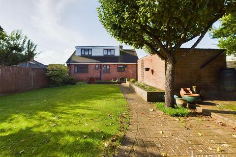 3 bedroom detached bungalow for sale, Hatch Lane, Basingstoke RG24