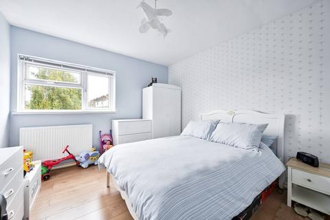 3 bedroom flat for sale, Landridge Road, Fulham, London, SW6