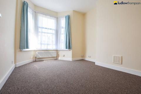 2 bedroom flat to rent, Faversham Road, Catford, London, SE6