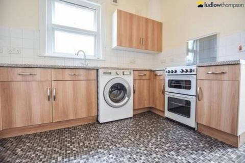 2 bedroom flat to rent, Faversham Road, Catford, London, SE6