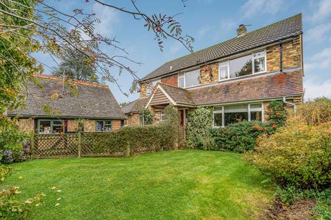 6 bedroom detached house for sale, The Avenue, Aylesbury HP18