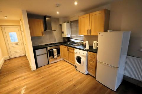 Studio to rent, St. Albans Road, Watford WD24