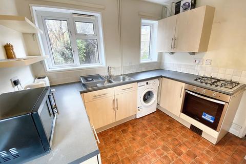 4 bedroom semi-detached house to rent, Thurmond Crescent, Winchester, SO22