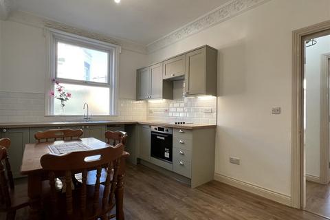 4 bedroom terraced house for sale, Trafalgar Street West, Scarborough