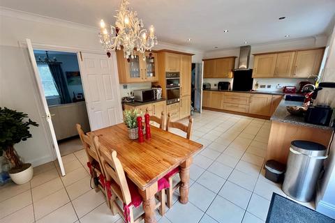 4 bedroom detached house for sale, Sycamore Place, Wimborne