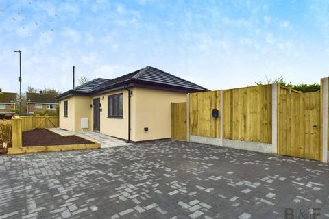 2 bedroom detached bungalow for sale, Oaklands Close, Bristol BS16