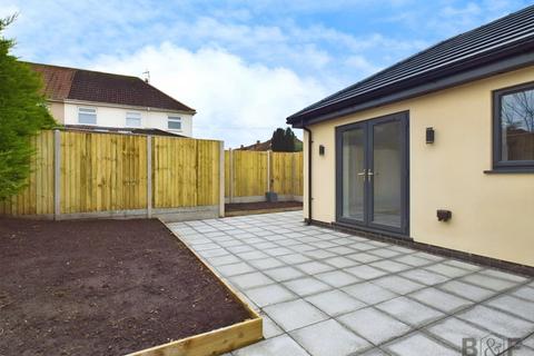 2 bedroom detached bungalow for sale, Oaklands Close, Bristol BS16