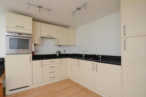 3 bedroom flat to rent, Park View, Marston Road