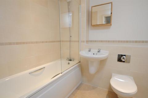 3 bedroom flat to rent, Park View, Marston Road