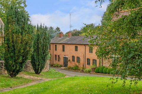 Malindi Brookside Lane, Badby, Daventry, NN11 3AU