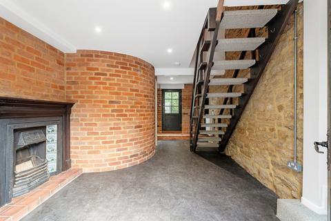 Malindi Brookside Lane, Badby, Daventry, NN11 3AU