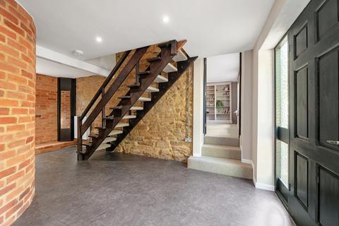 Malindi Brookside Lane, Badby, Daventry, NN11 3AU