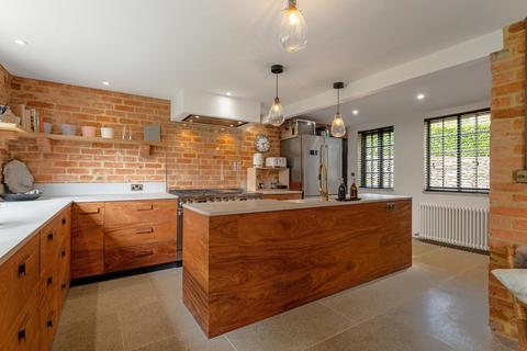 Malindi Brookside Lane, Badby, Daventry, NN11 3AU