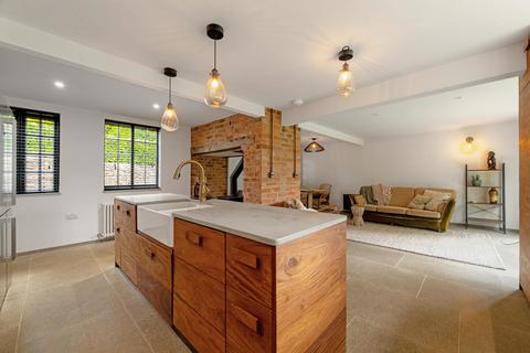 Malindi Brookside Lane, Badby, Daventry, NN11 3AU
