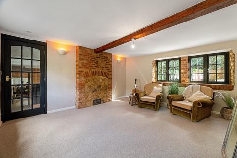 Malindi Brookside Lane, Badby, Daventry, NN11 3AU