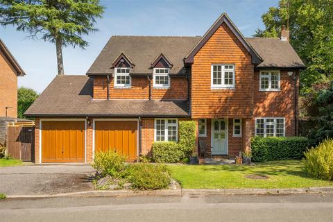 4 Holmes Close, Ascot, SL5 9TJ