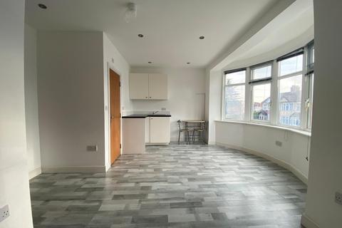 Studio to rent, All Bills Included/Aldborough Road South, Ilford IG3