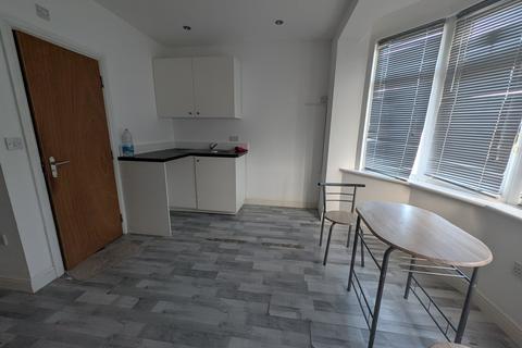 Studio to rent, All Bills Included/Aldborough Road South, Ilford IG3