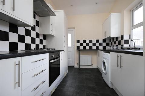 3 bedroom flat to rent, Eighth Avenue, Newcastle Upon Tyne NE6