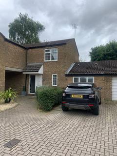 3 bedroom terraced house to rent, Shoreham Close, Stevenage SG1