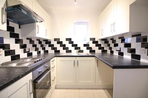 2 bedroom flat to rent, Connell Crescent, London