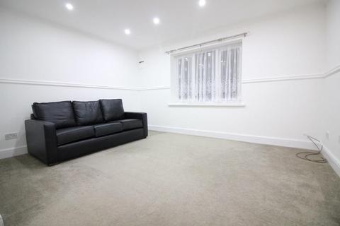 2 bedroom flat to rent, Connell Crescent, London