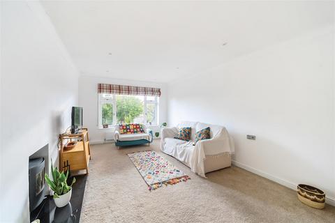 60 Bridgewater Road, Berkhamsted, HP4 1JB