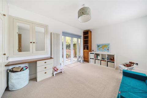 60 Bridgewater Road, Berkhamsted, HP4 1JB