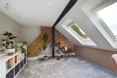 15 Mellows Road, Wallington, SM6 8PS