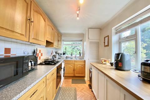 2 bedroom maisonette for sale, Larch Crescent, Hayes