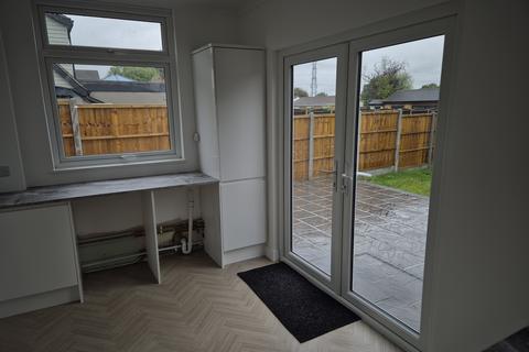 3 bedroom semi-detached house to rent, Nags Head Lane, Brentwood CM14