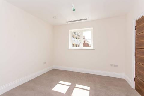 3 bedroom flat to rent, Reeves Court, North Finchley, London, N12