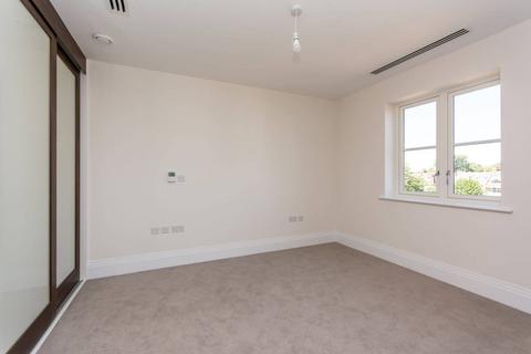 3 bedroom flat to rent, Reeves Court, North Finchley, London, N12