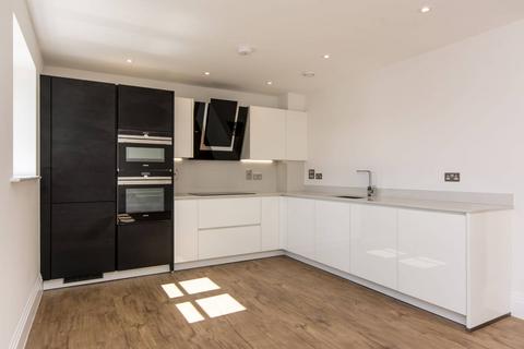 3 bedroom flat to rent, Reeves Court, North Finchley, London, N12