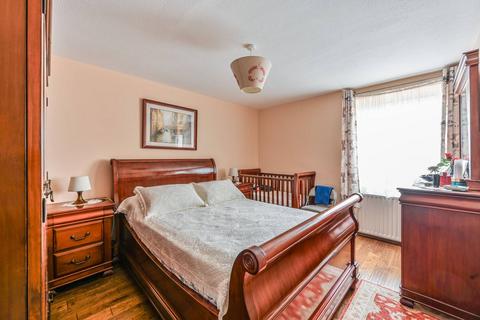 2 bedroom flat to rent, Dorset Road, Oval, London, SW8