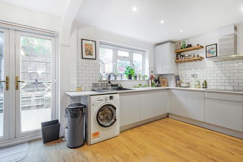 54 Dillwyn Close, London, SE26 4DE