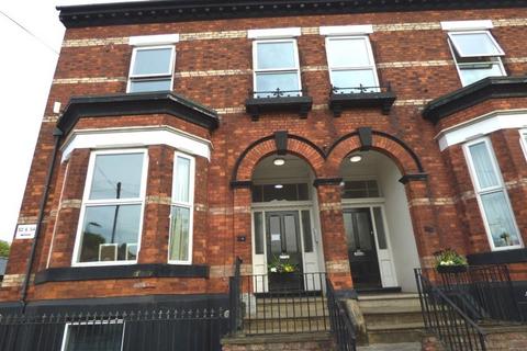 2 bedroom apartment to rent, Highfield, Sale, M33 3DW