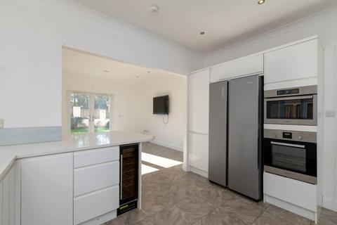 13 Burnbrae Grove, Edinburgh, EH12 8BF