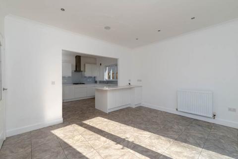 13 Burnbrae Grove, Edinburgh, EH12 8BF