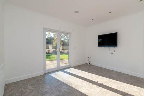 13 Burnbrae Grove, Edinburgh, EH12 8BF