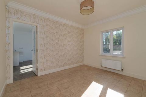 13 Burnbrae Grove, Edinburgh, EH12 8BF