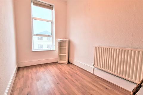 2 bedroom flat to rent, London Road, Isleworth, TW7