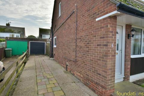 5 Lesley Close, Bexhill-on-sea, TN40 2RF