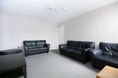 6 bedroom maisonette to rent, Lavender Gardens, Newcastle Upon Tyne NE2