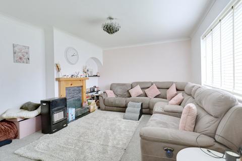 3 bedroom semi-detached house for sale, Myrtle Grove, South Ockendon RM15