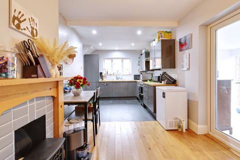 24 Myrtle Grove, Aveley, South Ockendon, RM15 4JB