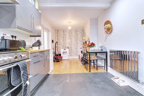 24 Myrtle Grove, Aveley, South Ockendon, RM15 4JB