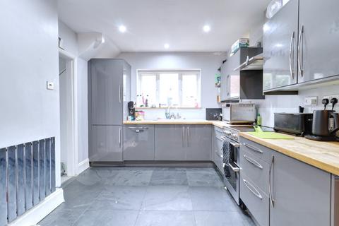 24 Myrtle Grove, Aveley, South Ockendon, RM15 4JB